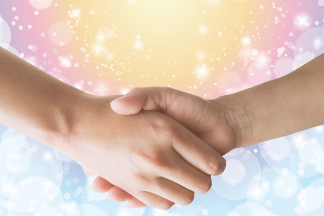 %e6%8f%a1%e6%89%8b%e3%80%80%e3%82%ad%e3%83%a9%e3%82%ad%e3%83%a9%e8%83%8c%e6%99%af